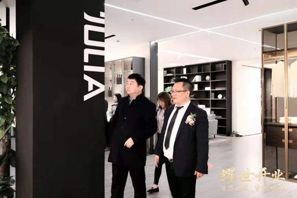 居里亚全屋定制成都直营店耀世开业