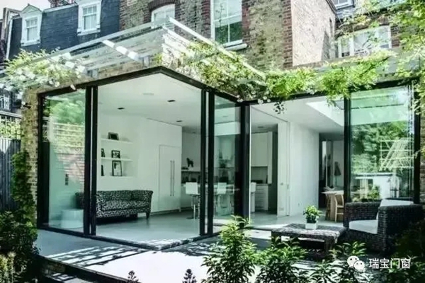 瑞宝门窗告诉您阳光房应该选择什么方式的门