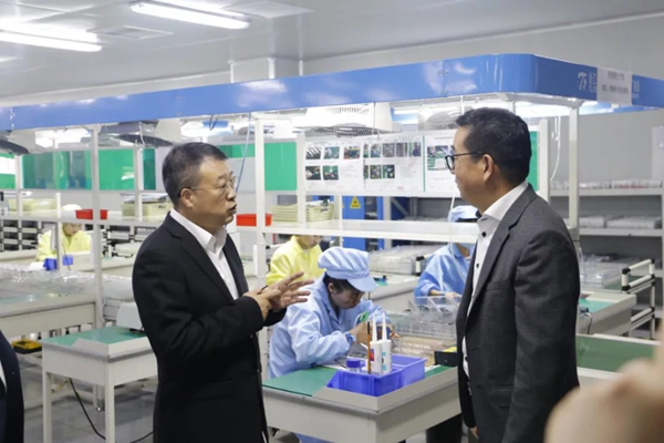 温州瓯海区领导一行人莅临琨山智能锁生产工厂参观指导