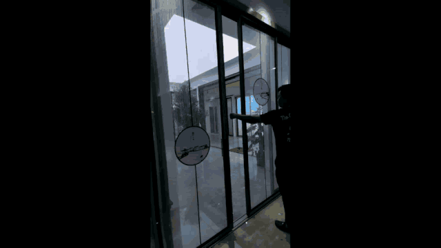 丰雷益黑科技磁悬浮智能感应门上市，更方便、更安全！
