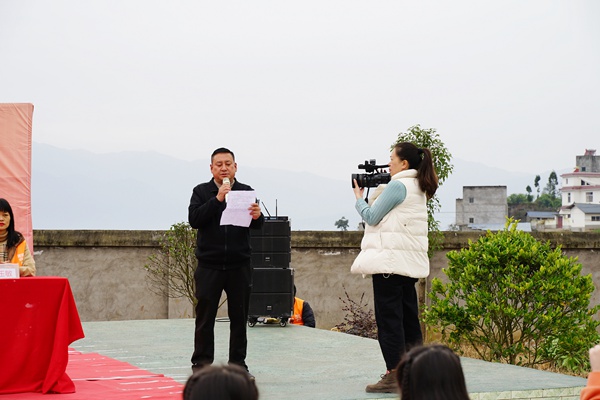 居里亚全屋定制“禾苗公益计划”走进大凉山捐赠仪式成功举办