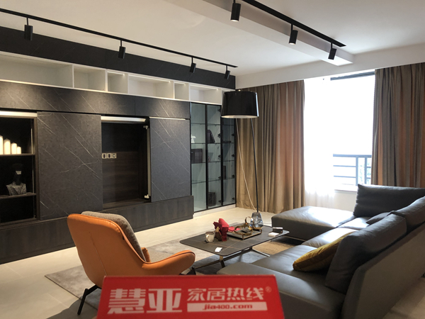 简钻全屋定制营销总监邱有成:灵活经营,服务至上