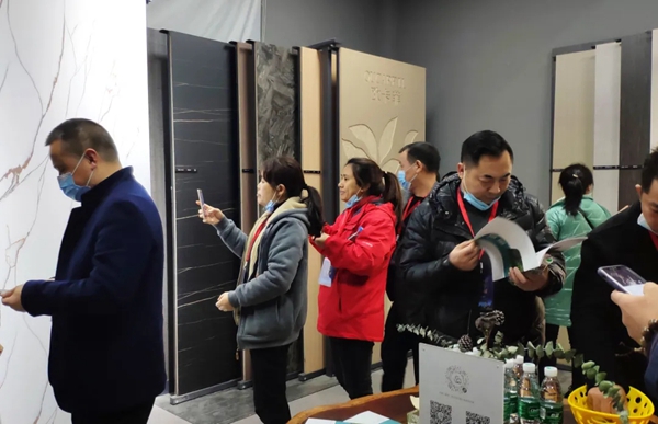 成都市家具商会组织企业参观欣艾格工厂
