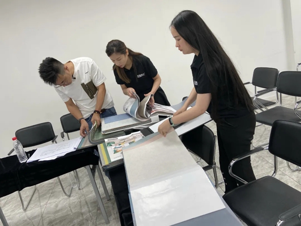 如鱼得水窗帘精品：《秘改》为“钉子交警”量身打造功能完备明亮新居