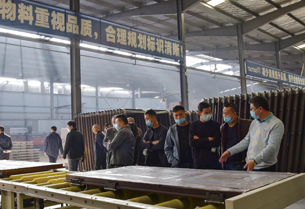 建材行业精益专家莅临TAOTAO安全门参观考察