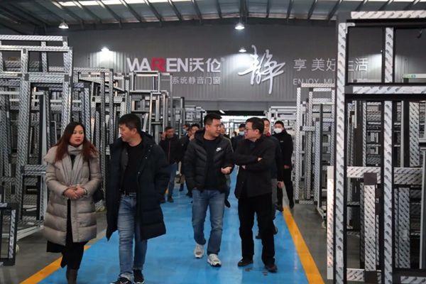 临朐县政府领导和铝家居产业联盟莅临沃伦门窗有限公司参观考察