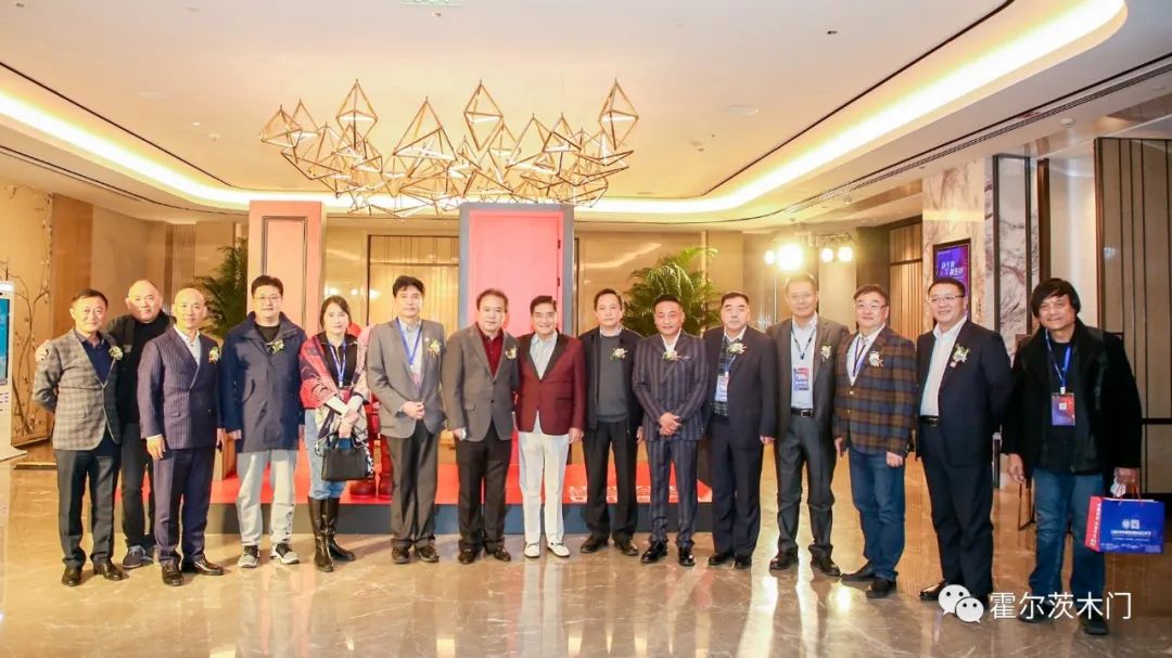 突破空间局限，呈现双面美学，霍尔茨双面双色T型门成CBDA人气爆款 