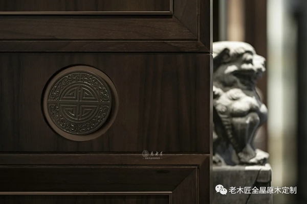老木匠全屋原木定制：中式营销中心原木整装定制，醇香古韵的东方魅力！