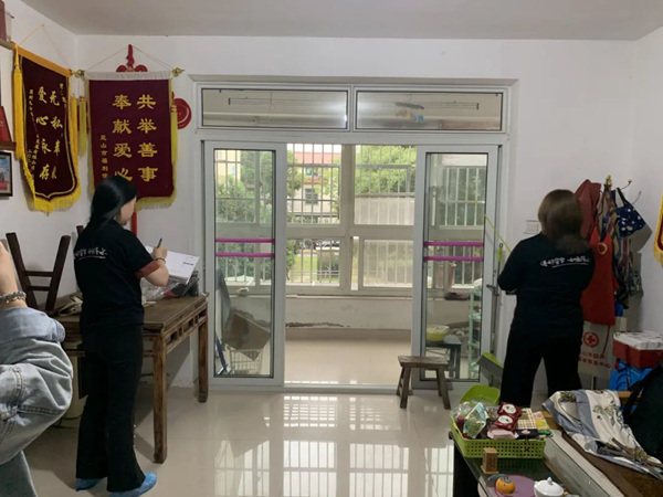 如鱼得水窗帘精品：为“帽子爷爷”侯振康打造适老新居