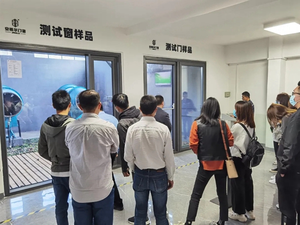 安格尔门窗惠州优秀经销商莅临总部参观考察