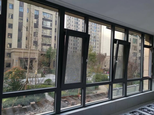 临沂利蒙门窗教您如何解决窗户上的冷凝水