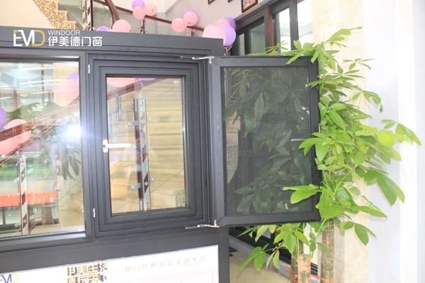伊美德门窗告诉你 到底用平开窗好还是推拉窗好
