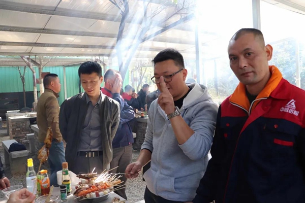 中铝九府门窗烧烤活动完美成功！