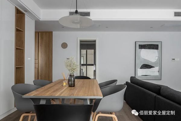佰丽爱家全屋定制:利用白色+木色+灰色缔造温柔干练的生活场域! 佰丽爱家全屋定制:利用白色+木色+灰色缔造温柔干练的生活场域!