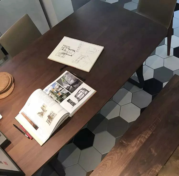 佰怡家全屋家居:瓷砖都有哪些新铺法?