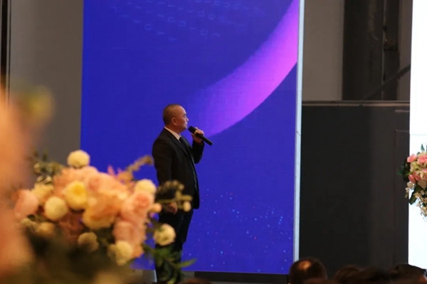 腾飞·享誉未来丨热烈祝贺轩尼斯门窗第一届供应商大会成功召开！