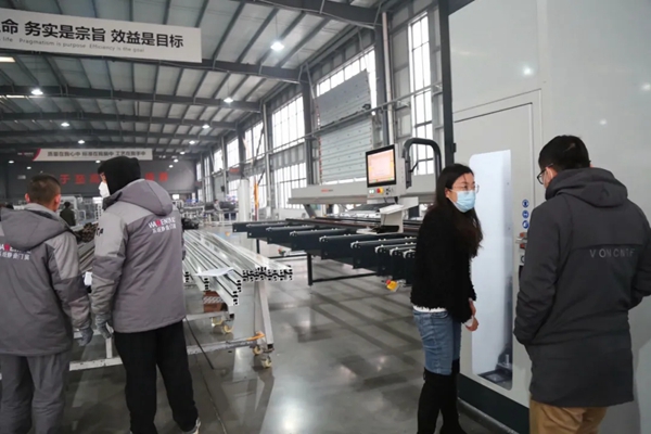 临朐县政府领导和铝家居产业联盟莅临沃伦门窗有限公司参观考察