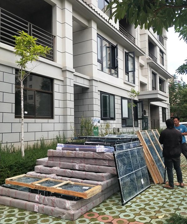 红橡树门窗蒙自专卖店主动营销帮扶活动出师大捷