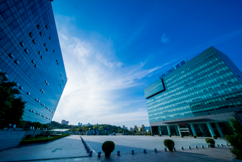 坚朗五金公司总裁白宝鲲荣获“2019—2020年度全国优秀企业家”称号