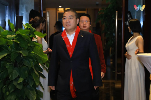 汇明A+墙布董事长钱之毅荣获“2020世界墙纸墙布大会年度风云人物奖”