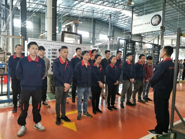 博仕门窗生产中心各班组每日晨会分享 博仕门窗生产中心各班组每日晨会分享