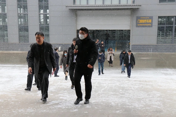 临朐县政府领导和铝家居产业联盟莅临沃伦门窗有限公司参观考察