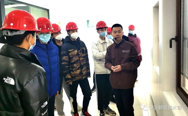 金声金事:曹妃甸职业技术学院师生参观金孚顿 金声金事:曹妃甸职业技术学院师生参观金孚顿