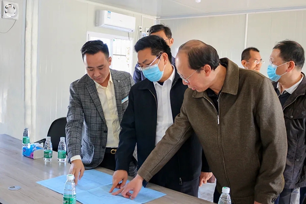 肇庆市副市长董信奇、市政协副主席何健浩到海富纳集团开展产业招商落地调研！