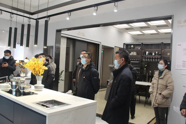 六安市叶集区跟班学习干部莅临客来福全屋定制参观调研
