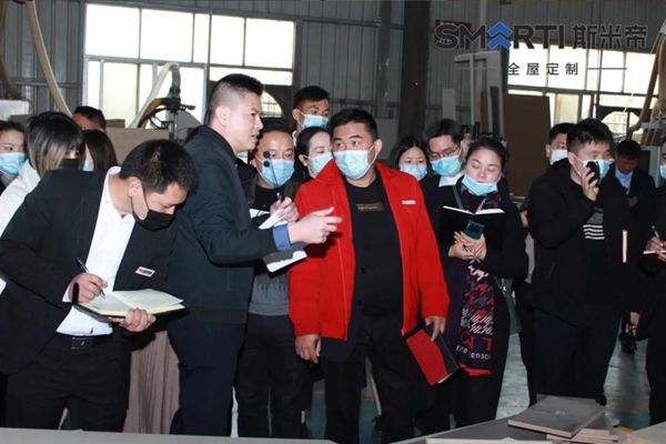 斯米帝全屋定制与名匠装饰公司考察团达成合作 斯米帝全屋定制与名匠装饰公司考察团达成合作