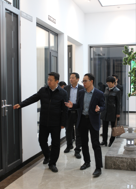 德斯莱斯铝业集团欢迎南省确山县委书记路耕带领县委班子成员一行莅临总部参观考察 德斯莱斯铝业集团欢迎南省确山县委书记路耕带领县委班子成员一行莅临总部参观考察