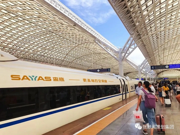 森鹰窗业续约张默闻再创行业新佳绩，超级信任开启空调窗品牌时代新篇章
