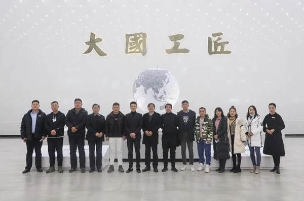 云南山水通泰旅游文化开发有限公司董事长一行莅临科饶恩被动窗参观考察