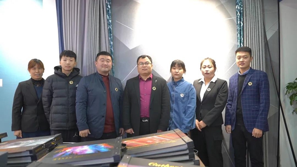 米兰壁纸·墙布·窗帘临沂经销商武总：十年相伴 风雨同行