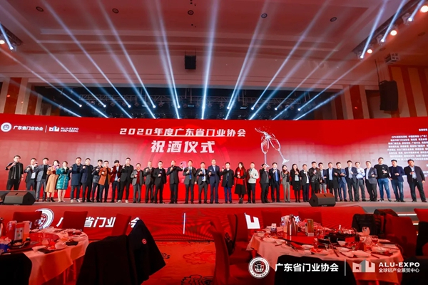 派雅门窗喜摘“领军企业”、“创新企业奖”及“金门窗”三项殊荣