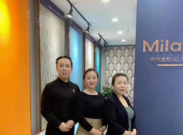 米兰壁纸·墙布·窗帘东营专卖店陈总：找准品牌 精彩绽放