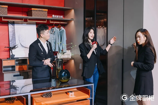 “金牌年终奖，直播抢工厂”圆满收官，携手张俪掀起年终直播狂欢