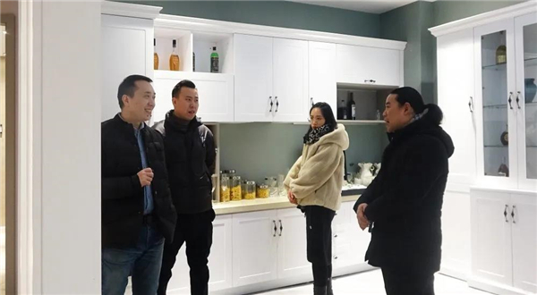 中天怡家全屋定制：上海全屋定制协会相关领导莅临总部参观