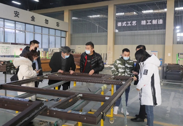 云南山水通泰旅游文化开发有限公司董事长一行莅临科饶恩被动窗参观考察