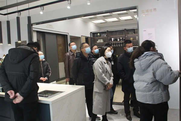 六安市叶集区跟班学习干部莅临客来福全屋定制参观调研