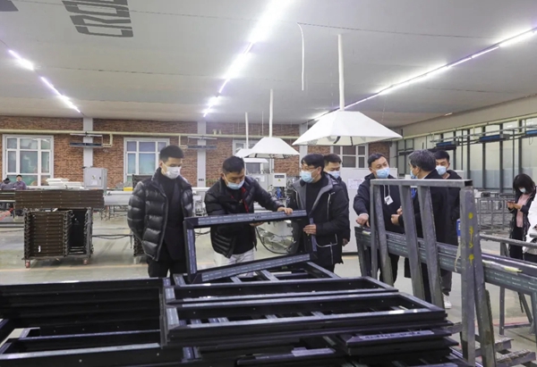 云南山水通泰旅游文化开发有限公司董事长一行莅临科饶恩被动窗参观考察