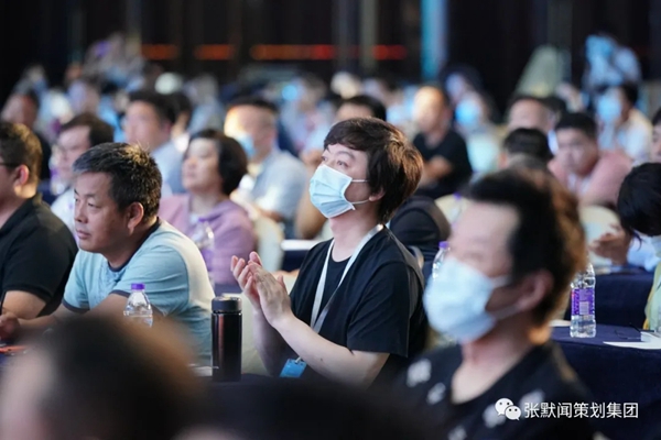 森鹰窗业续约张默闻再创行业新佳绩，超级信任开启空调窗品牌时代新篇章