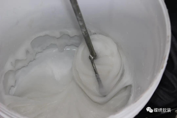 蝶绣软装：墙布冬季施工指南