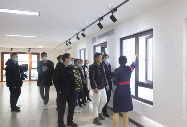 云南山水通泰旅游文化开发有限公司董事长一行莅临科饶恩被动窗参观考察