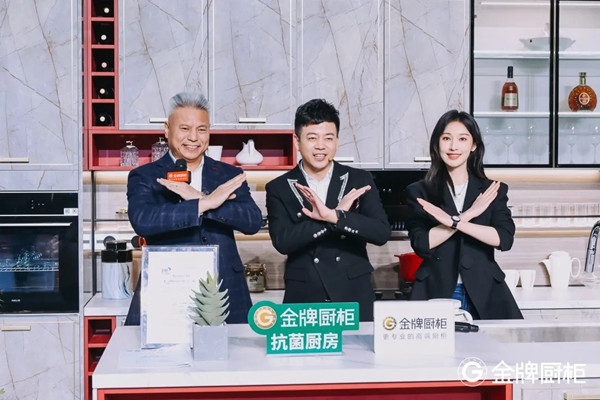 “金牌年终奖，直播抢工厂”圆满收官，携手张俪掀起年终直播狂欢