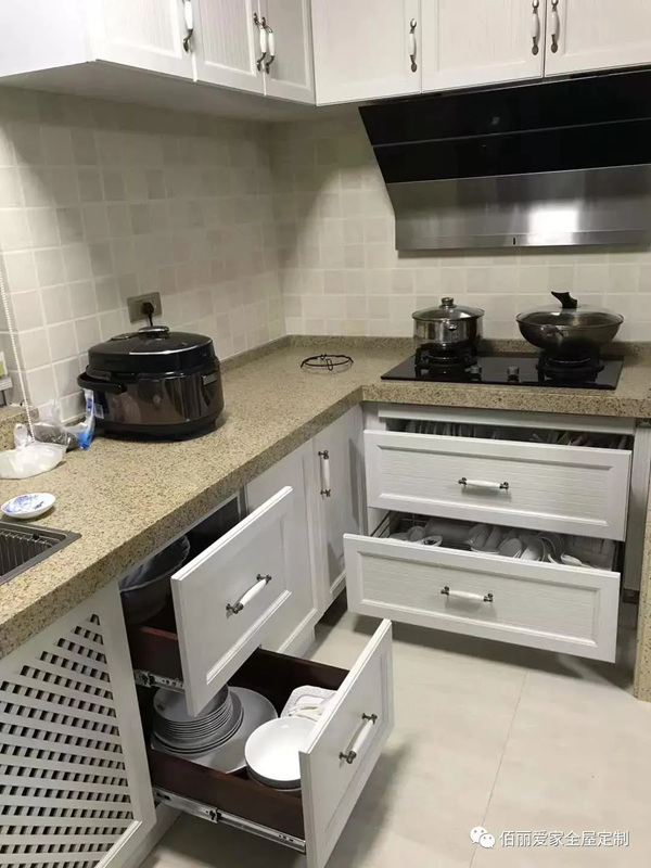 佰丽爱家全屋定制:橱柜拉手怎么配才好看? 佰丽爱家全屋定制:橱柜拉手怎么配才好看?