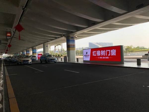 入场即控场！红橡树门窗全国机场广告强势出击