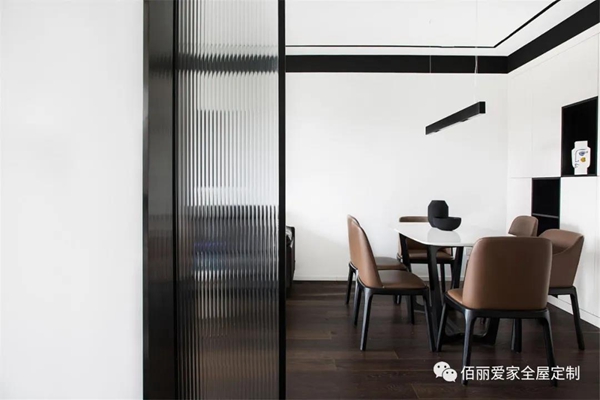 佰丽爱家全屋定制:89㎡极简风,黑白碰撞之间捕捉自然光影!