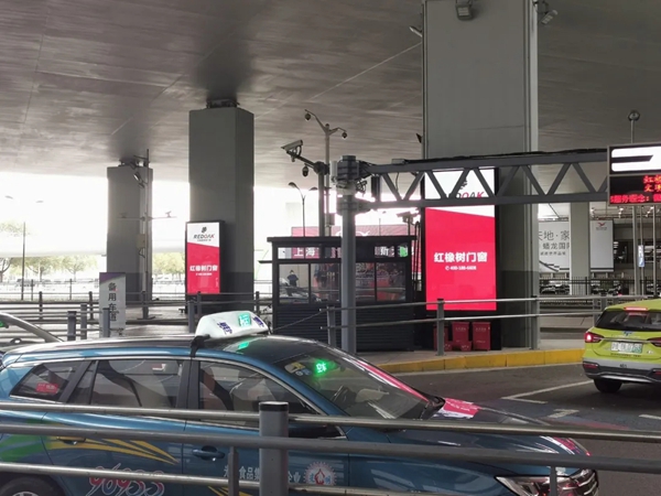 入场即控场！红橡树门窗全国机场广告强势出击