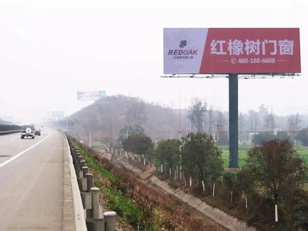 品牌耀神州！红橡树门窗高炮广告席卷全国